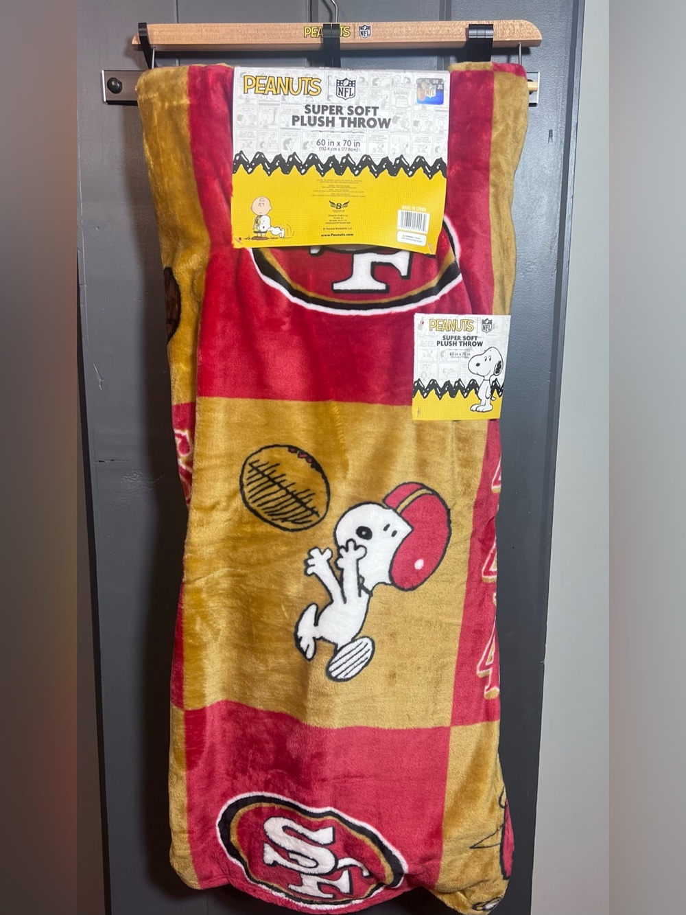 NWT Peanuts NFL San Francisco 49ers Snoopy Super Soft Plush Throw Blanket
